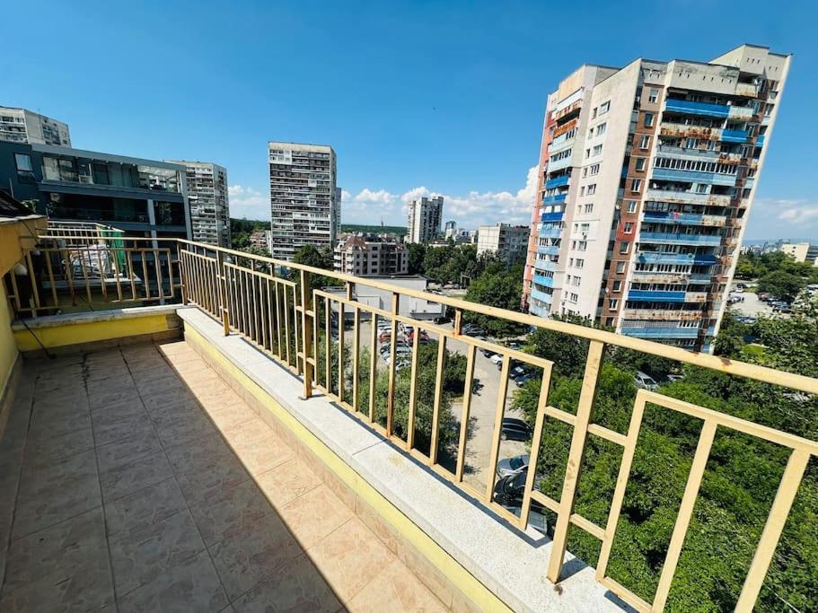 Student Town 1Bdr Apt Sofia Luaran gambar